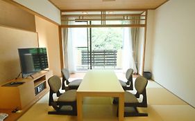 ホテル 牛滝温泉 四季まつり  3*